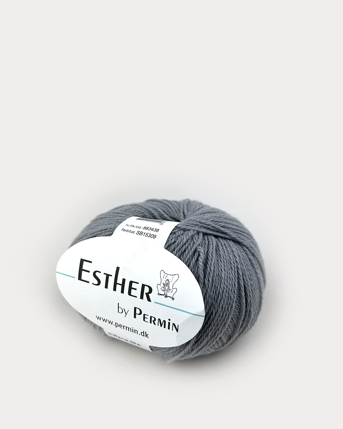 Esther Mellem grå