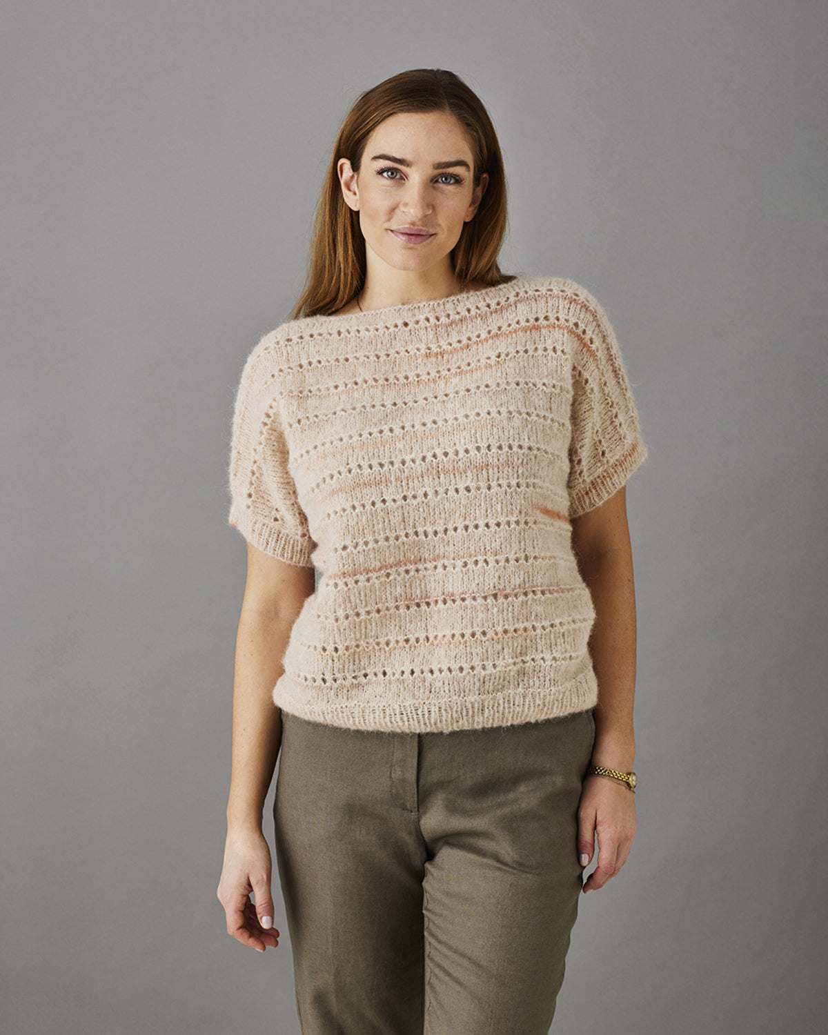 Opskrift: Løsstrikket t-shirt med hulmønster