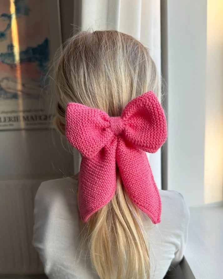 Opskrift: December Bow – dansk strikkeopskrift