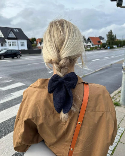 Opskrift: December Bow – dansk strikkeopskrift