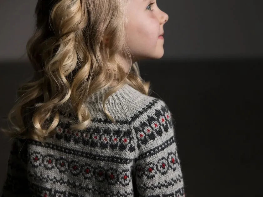 Komplet Strikkekit til Kirsten – 2 år