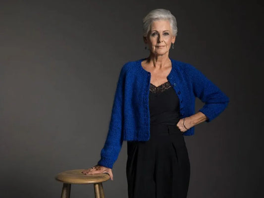Strikkekit: Lotta cardigan – blød og elegant med flot raglanpasform (garn + gratis opskrift)