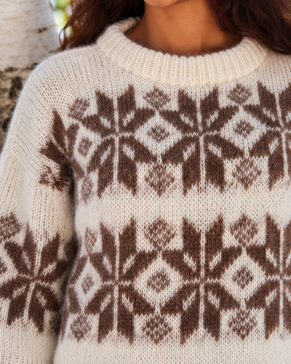 Strikkekit: Nanna – Kort bluse med isblomster (garn + opskrift)