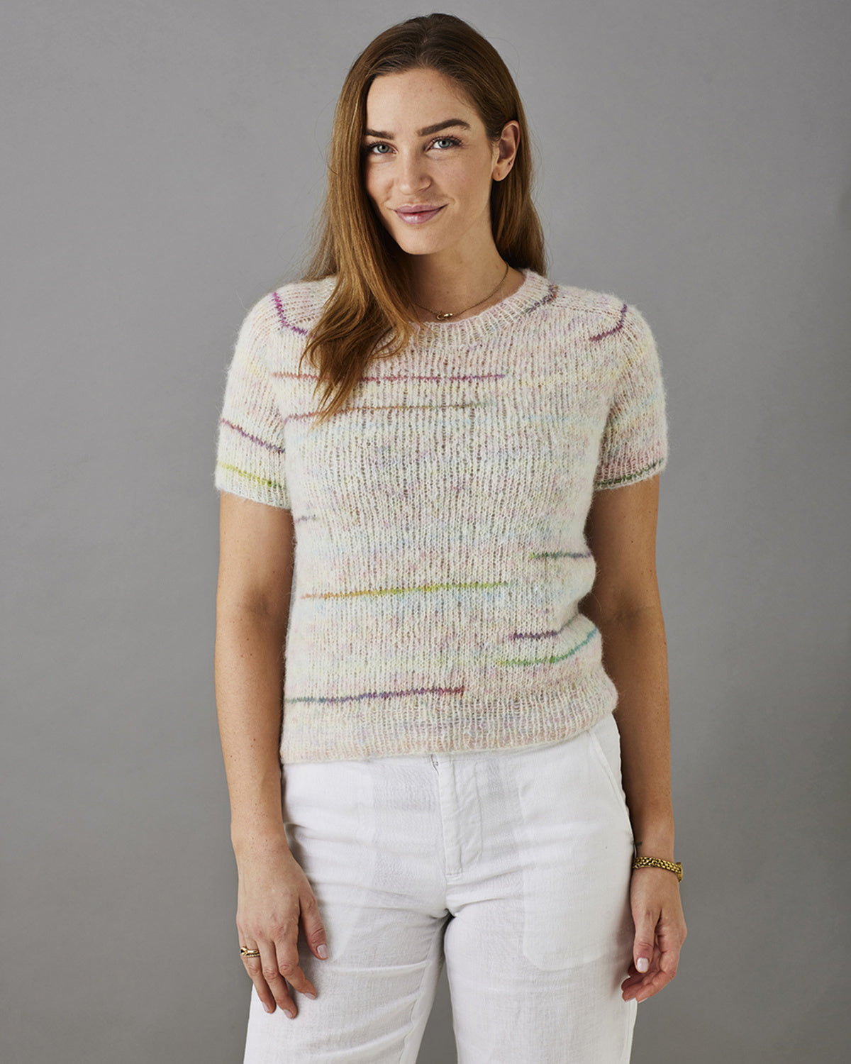 Strikkekit: T-shirt med sadelskulder – Nellie by Permin (garn + opskrift)