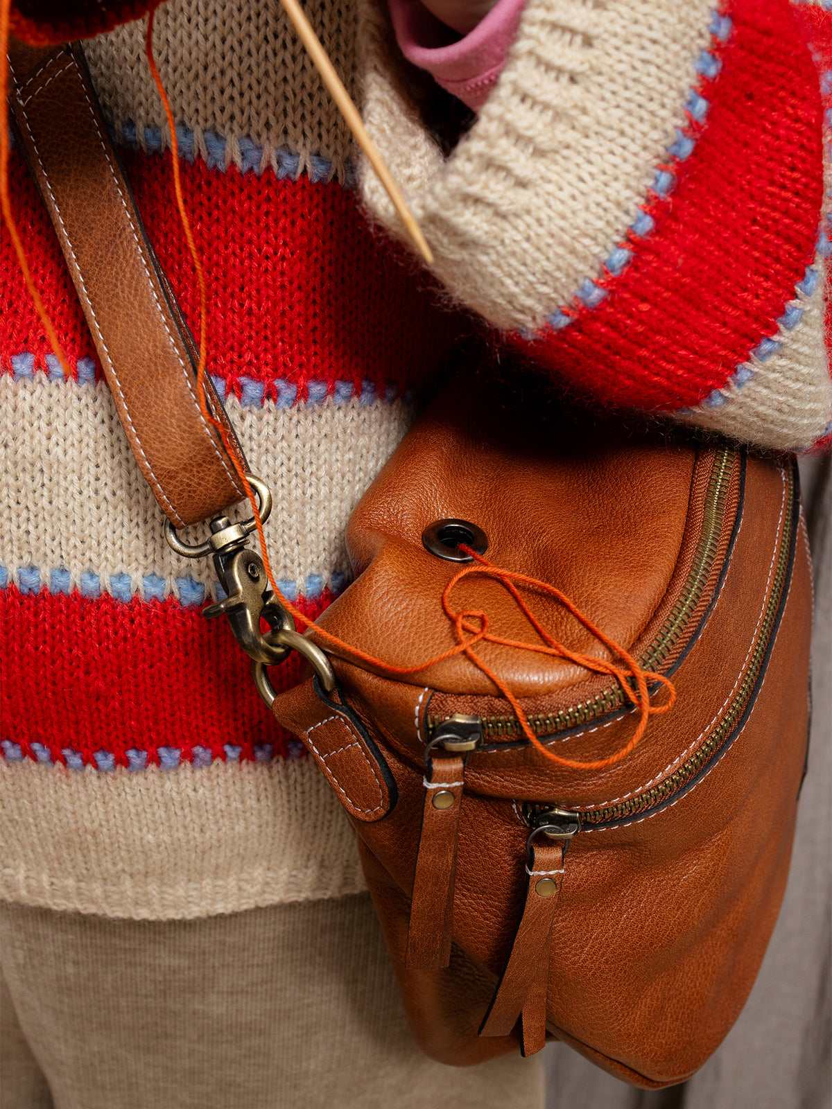 Re:Designed Project 139 – Crossover i læder, Walnut