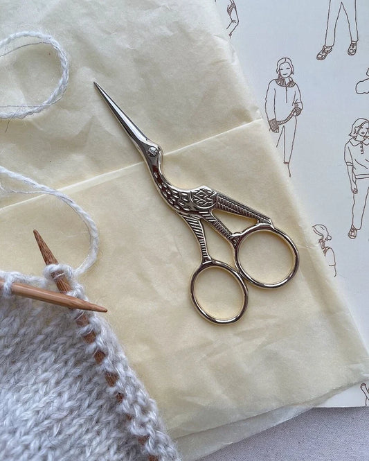 PetiteKnit Storkesaks – gylden broderisaks