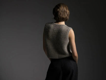 Strikkekit: Ronja – moderne vest med smuk struktur (garn + opskrift inkluderet)